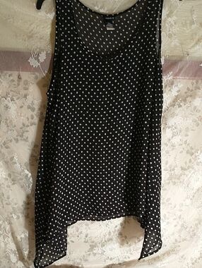 torrid Black and White Polka Dot Sleeveless sheer pull on Tank sz 0 or 12